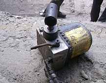 Насос подъёма кабины