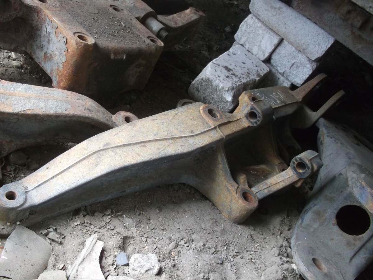 кронштейн амортизатора вольво fl6. кронштейн пневморессоры mercedes sk. кронштейн пневмоподушки скания. кронштейн передней пневморессоры даф 95. кронштейн пневморессоры скания.