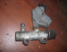 Цилиндр сцепления подпедальный  шланги сцепления