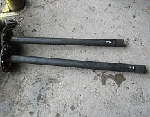 Полуось и крышки полуоси