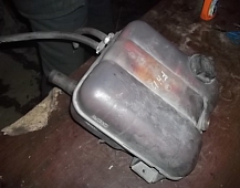 3871  бачок расширительный 1676576 1676400  volvo FH12 Вольво