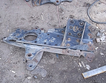 8070 кронштейн бампера А9413101590 правый А9413222301 MERSEDES