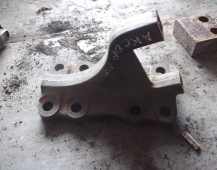 4805 Кронштейн V-образной реактивной тяги 9413250309  Mercedes Benz