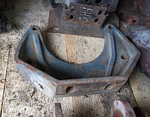 7838 кронштейн двигателя передний P23517430 Freightliner фредлайнер