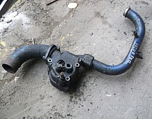 8287 корпус термостата 1677172, обводной патрубок 1677961, 1547989 Volvo FH12 вольво