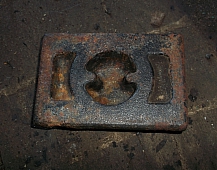 710 кронштейн рессоры, сегмент стремянки, ложится на рессору 6753250031 Mercedes