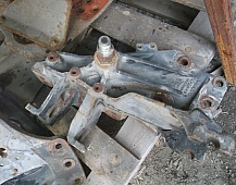 7698 Кронштейн переднего бампера правый 1623107 3986422 VOLVO FL7 вольво