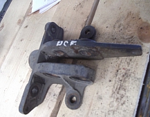 4757 Кронштейн усилителя переднего бампера правый  1368878 левый 1368877 DAF