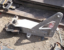 8081 Кронштейн кабины левый задний 5010483018, замок 5010552057  рено премиум