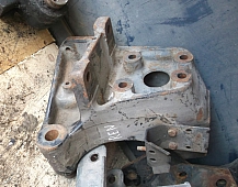 7837 Кронштейн крепления торсиона правый 5010389273 5600201475 рено