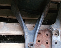 7682 Кронштейна торсиона  правый 9423170101 Mercedes Actros Мерседес