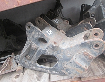 22248 5010211912 кронштейн торсиона и цилиндра подъёма кабины передний к кабинеRenault Magnum Рено Магнум AE440