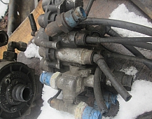 22235 5010525808 кран 4х контурный  Renault Magnum Рено Магнум AE440