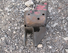 23904  9428910331 Кронштейн замка кабины правый  Mercedes actros 2001