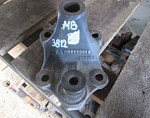 23812 кронштейн цилиндра подъёма кабины мерседес Mercedes 9413230863