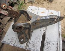 24250  Кронштейн крепления передней рессоры спереди левый Renault 5600201600 5010268940 