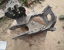 24186  1409342 Кронштейн кабины  передний правый Scania 4 скания