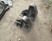 24182  Кронштейн торсиона кабины  Renault Major Рено мажор