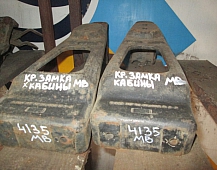 24135 9423170401 кронштейн замка кабины Mercedes Actros Мерседес