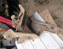 24256  5600201580 Кронштейн крепления передней рессоры правый Renault Magnum рено