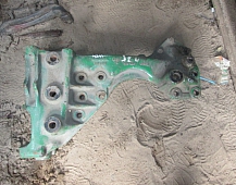 24211  1375801 Кронштейн переднего бампера левый верхний под буксировочный крюк Scania 4 скания