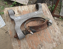 24198   0419335AA2 Кронштейн трубы глушителя  FREIGHTLINER фредлайнер