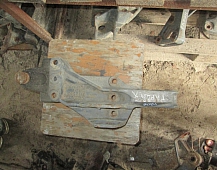 24206  3172502 Кронштейн крепления передней рессоры задний правый Volvo FH12 вольво