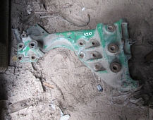 24210  1375802 Кронштейн переднего бампера правый верхний под буксировочный крюк Scania 4 скания