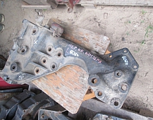 24209  1511481 Кронштейн переднего бампера левый верхний под буксировочный крюк Scania скания