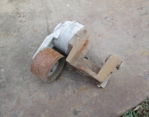 24447   99471920 99483766 Ролик натяжитель и кронштейн Iveco Stralis курсор 8