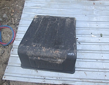 24993  Крышка АКБ