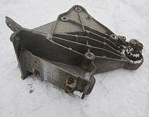 25976 Рено Премиум DXI11 восток 3 кронштейн  5010228905 7482270859 5600201657