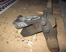 25633 Кронштейн крепления торсиона 1324082