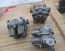 26339  Кран 4-х контурный защитный Knorr AE4178 9347144000  81521516098 MAN TGA MERCEDES IVECO