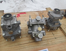 26332  Клапан управления тормозами прицепа Knorr 0481061021