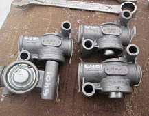 26401  Кран запорный пневмосистемы knorr AE2110 4520021320 MB  RVI BPW