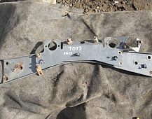 27073 Volvo FH12 D12A траверса подвески кабины задняя 1076698