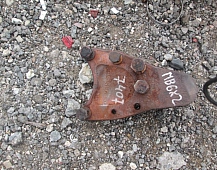 27407 Mercedes 2219L 6x2 385.528 кронштейн цилиндра подъёма кабины нижний 3835530338