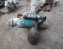 27389 Mercedes 2219L 6x2 385.528 кран уровня пола 0003283330 0003282830