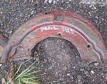 27429 Mercedes 2219L 6x2 385.528 пыльник тормозных колодок