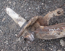 27432 Mercedes 2219L 6x2 385.528 цапфа поворотный кулак правый 3856380805 383320001 3853322401 3853322001