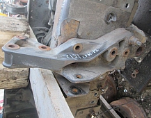 Кронштейн крепления передней рессоры Volvo ЗАДНИЙ ЛЕВЫЙ 3172500