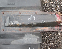 27437 Mercedes 2219L 6x2 385.528 кронштейн локера 3875210240 6575210140