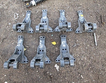 28286 IVECO Trakker кронштейн торсиона кабины 500357262 504176391