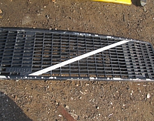 Решетка радиатора Вольво 1593411 1585210 1585302 1593412  Volvo F12 рессорная