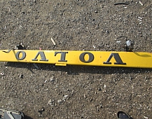 Накладка капота решётка стеклоочистителя вольво 1588738 Volvo F12 рессорная