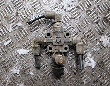 29326  Кран уровня пола задний Рено магнум 440 2001