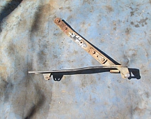 30118  Кронштейн петля капота правый 5010225808 Рено Премиум DCI420