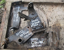 30122  Кронштейн крепления диффузора вентилятора левый 5010514023 правый 5010514210 левый 5010315894 правый 5010514117 Рено Премиум DCI420