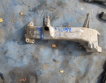 30157  Кронштейн переднего бампера правый 5600201629 Рено Премиум DCI420